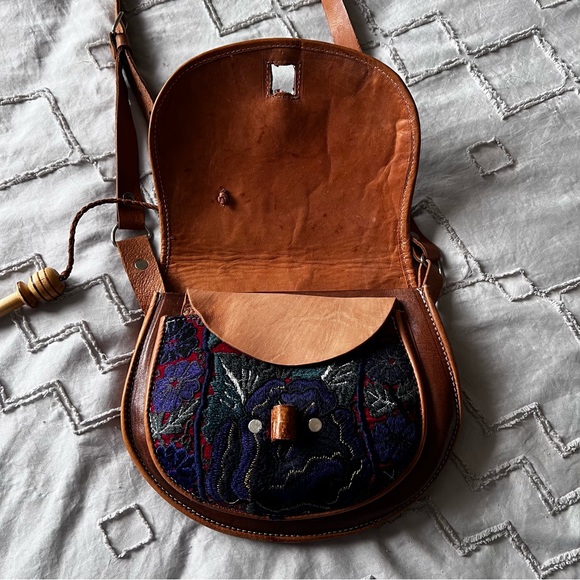 vintage embroidered leather crossbody bag - Picture 4 of 16